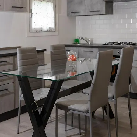 Apartment S T *